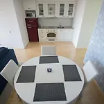 Suvekorter Aida Apartman